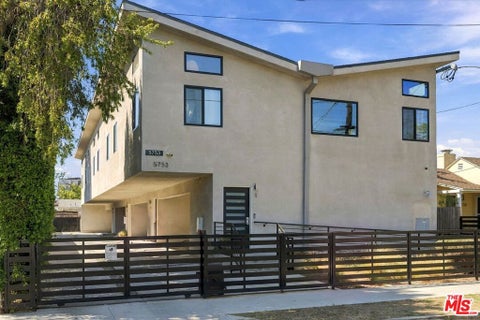 Photo of 5753 Case Avenue, North Hollywood, CA 91601 (MLS # 26996941)