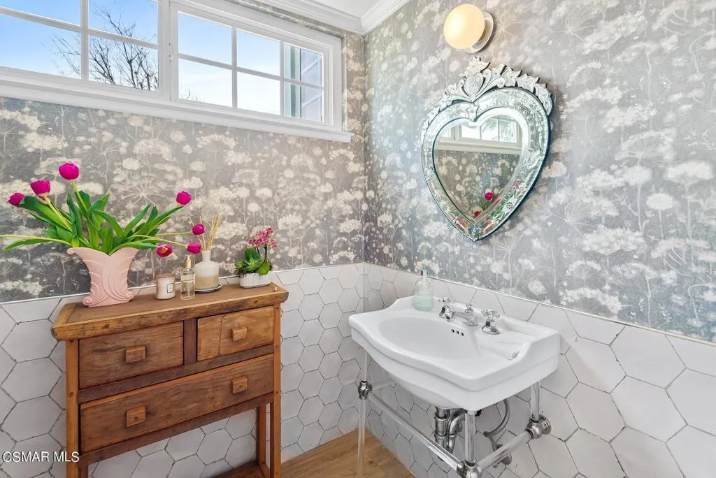 Westlake Village, California 91361, United States, 3 Bedrooms Bedrooms, ,3 BathroomsBathrooms,Residential,Active,175816