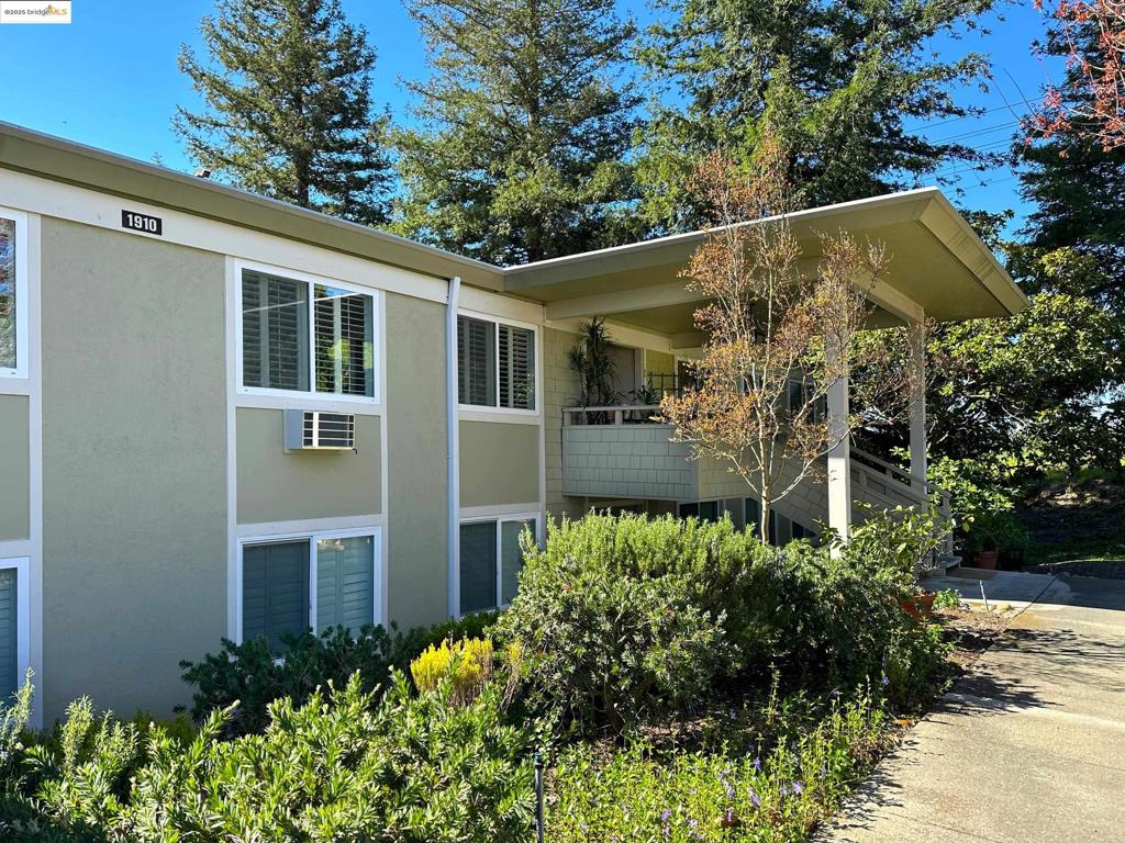 ROSSMOOR - Residential Lease