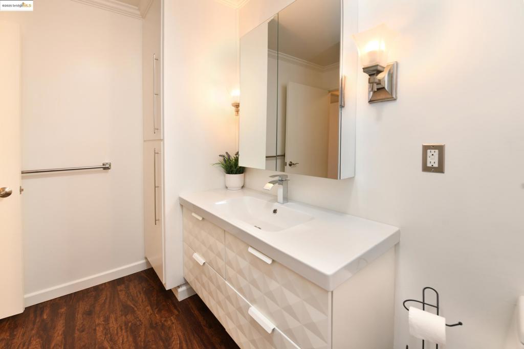 ROSSMOOR - Residential Lease