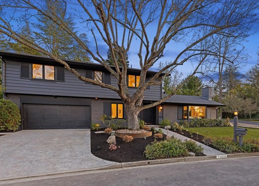 Photo of 2530 Roundhill Dr Dr, Alamo, CA 94507 (MLS # 41121518)