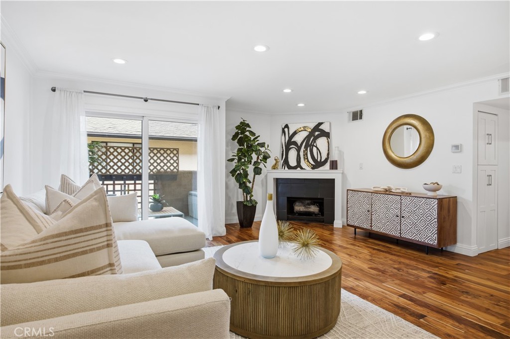 355 S Madison Avenue 224