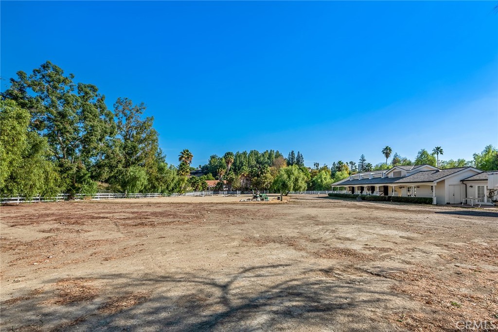 5547 PARADISE VALLEY Road