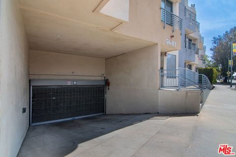 Tiny photo for 5601 W Olympic Boulevard #301, Los Angeles, CA 90036 (MLS # 26835895)