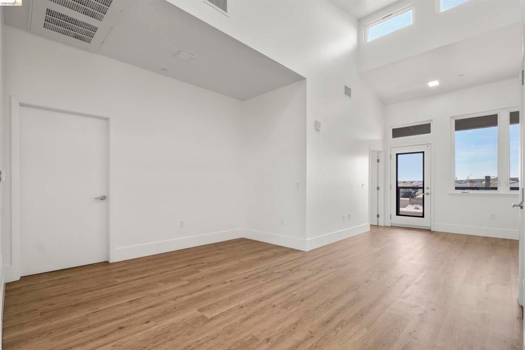 Photo of 1545 32nd St St #314, Oakland, CA 94608 (MLS # 41128938)