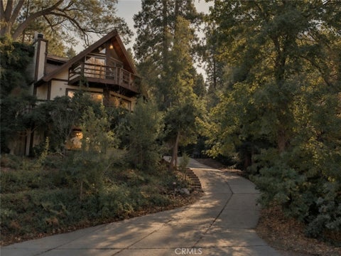 Photo of 433 Golf Course RD, Lake Arrowhead, CA 92352 (MLS # IG26224712)