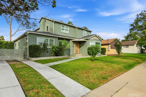 Photo of 4233 W 25th ST, Los Angeles, CA 90018 (MLS # DW26223430)