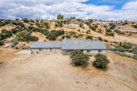 Photo of 6861 Oak Hill Road Rd, Oak Hills, CA 92344 (MLS # OC26084728)
