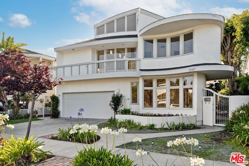 Photo of 1307 Ozone Avenue, Santa Monica, CA 90405 (MLS # 25553523)
