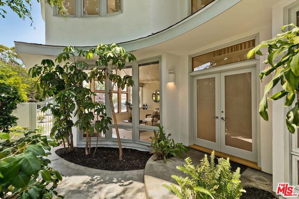 Photo of 1307 Ozone Avenue, Santa Monica, CA 90405 (MLS # 25553523)