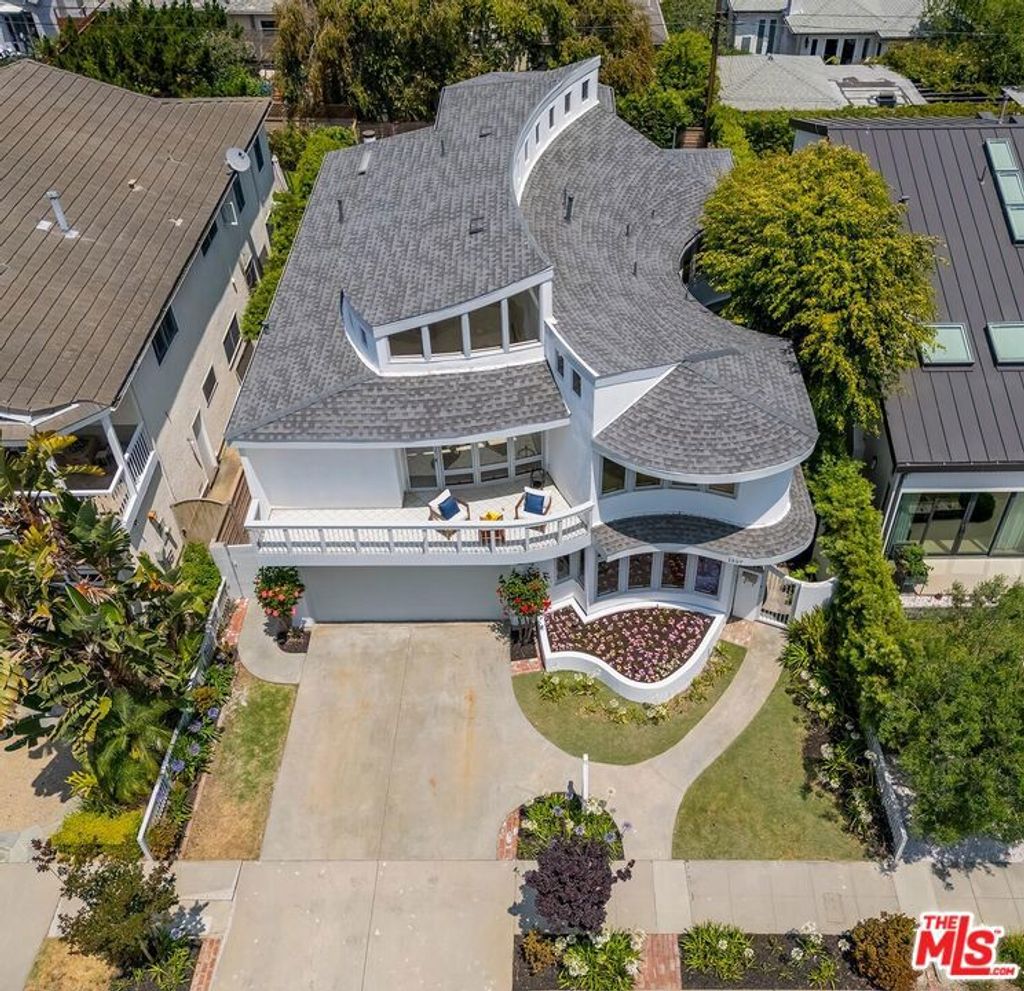 Photo of 1307 Ozone Avenue, Santa Monica, CA 90405 (MLS # 25553523)