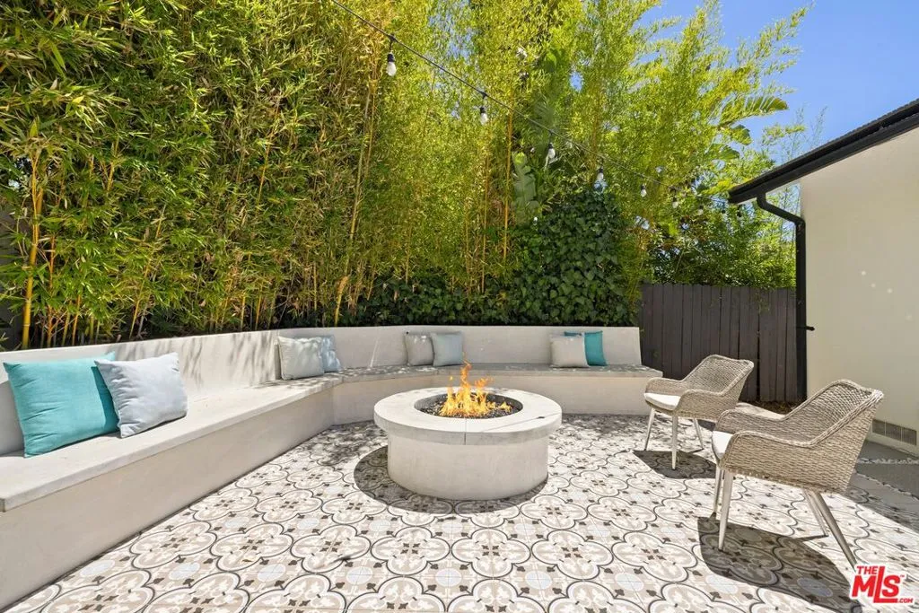 Encino, California 91436, United States, 3 Bedrooms Bedrooms, ,3 BathroomsBathrooms,Residential,Active,185820