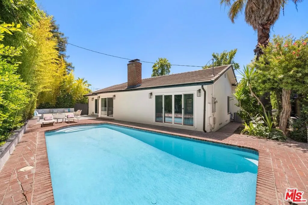 Encino, California 91436, United States, 3 Bedrooms Bedrooms, ,3 BathroomsBathrooms,Residential,Active,185820