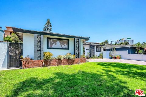 Photo of 8732 Villanova Avenue, Los Angeles, CA 90045 (MLS # 25570165) Photo of 8732 Villanova Avenue, Los Angeles, CA 90045 (MLS # 25570165)
