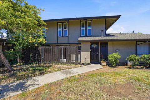 Photo of 1806 Chinquapin Court #C, Concord, CA 94519 (MLS # ML82053012)
