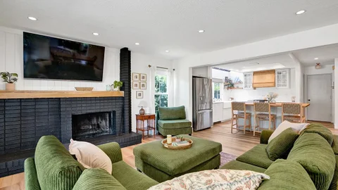 MLS: OC26195743