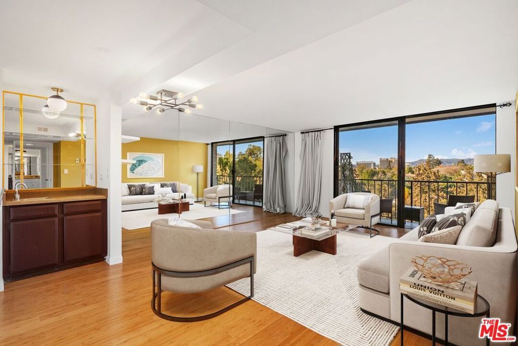 Photo of 10535 Wilshire Boulevard #904, Los Angeles, CA 90024 (MLS # 25626909)