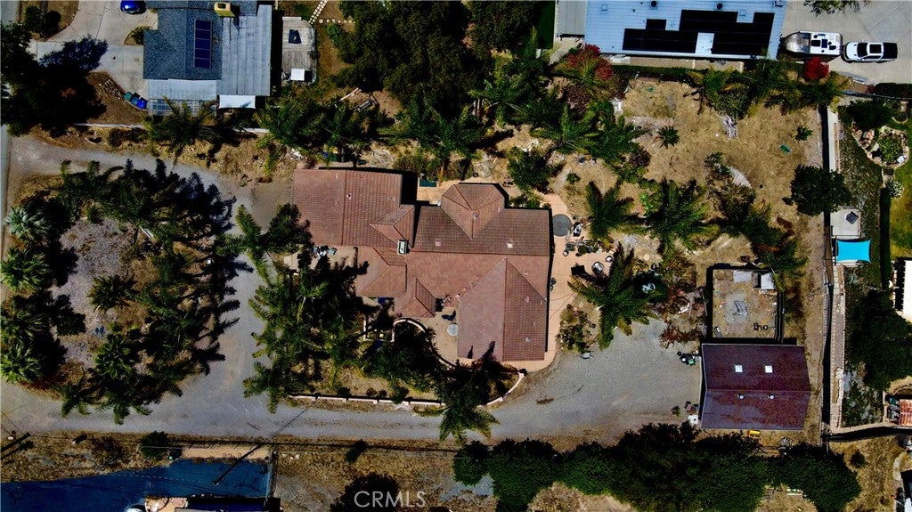 3261 N Kenora DR