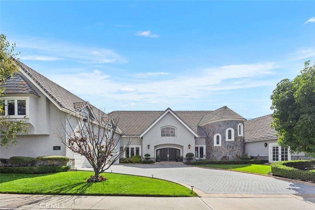 22187 Westcliff