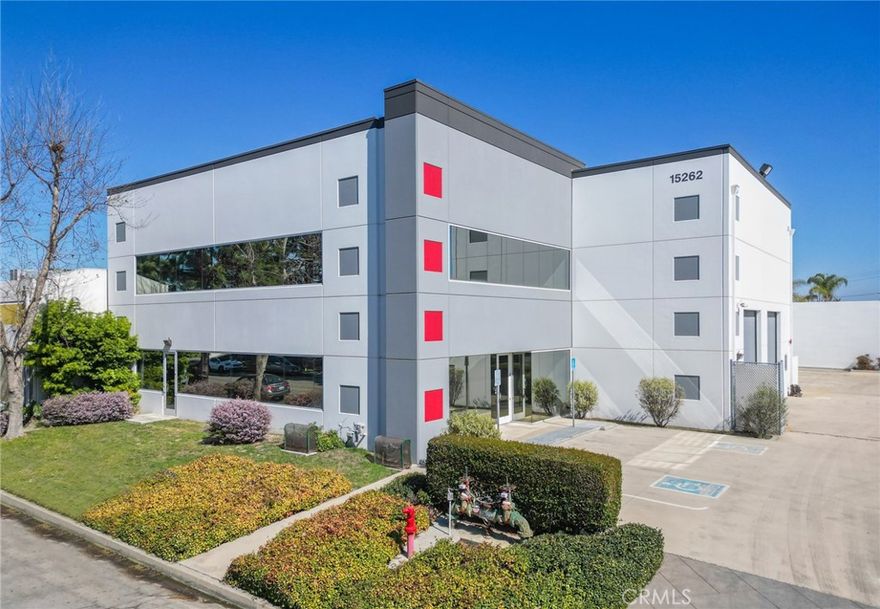 Prime Industrial Warehouse for Lease – 11,214 SF | Strategic SoCal Location
Unlock the potential of 15262 Connector Lane, a highly desirable 11,214 SF building with 7,600 SF of warehouse space and 3,600 SF of office space located in the heart of Southern California’s booming logistics hub in Huntington Beach. The property features 2 loading bay doors that are 14 feet high and 19 parking spaces. This 23,530 SF lot size offers the space, accessibility, and functionality your business needs to thrive.
Key Features:
Strategic Location – Just 11 miles from John Wayne Airport, 12 miles from Long Beach Airport, 30 miles from LAX, and 11 miles from the Port of Long Beach, ensuring seamless access to air and sea transport.
Spacious & Functional – 11,214 SF of flexible warehouse space, ideal for distribution, manufacturing, or storage.
Excellent Accessibility – 1 mile from the 405 freeway, 3 miles from the 22 freeway and 5 miles from the 1 freeway facilitates efficient logistics and transportation.