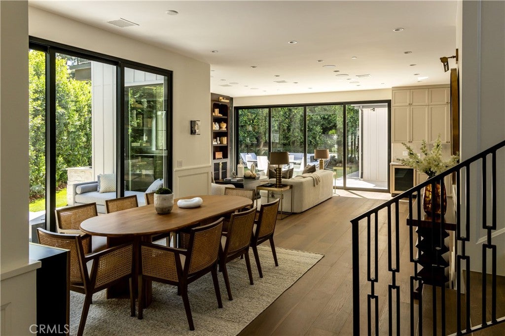 Photo of 12085 Valleyheart Drive, Studio City, CA 91604 (MLS # SR26091701)