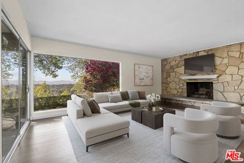 Photo of 3543 Scadlock Lane, Sherman Oaks, CA 91403 (MLS # 26662825)