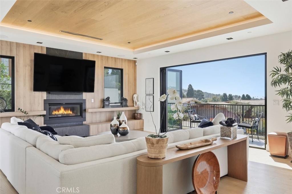 2532 Via Sanchez