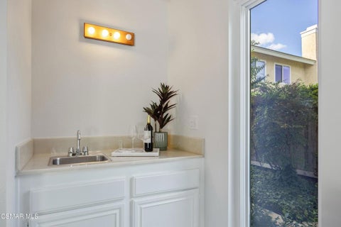 Tiny photo for 1043 Chatham Court, Thousand Oaks, CA 91360 (MLS # 226005108)