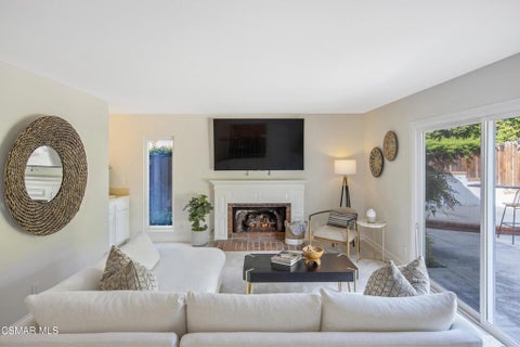 Tiny photo for 1043 Chatham Court, Thousand Oaks, CA 91360 (MLS # 226005108)