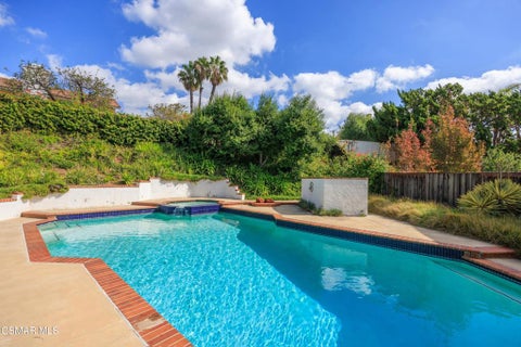 Tiny photo for 1043 Chatham Court, Thousand Oaks, CA 91360 (MLS # 226005108)