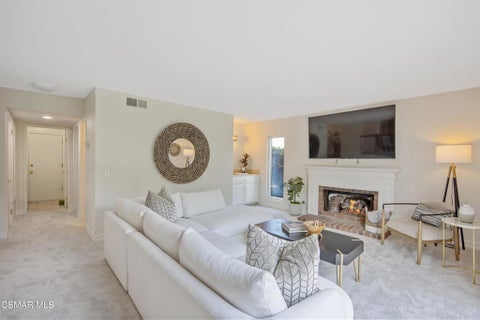 Tiny photo for 1043 Chatham Court, Thousand Oaks, CA 91360 (MLS # 226005108)