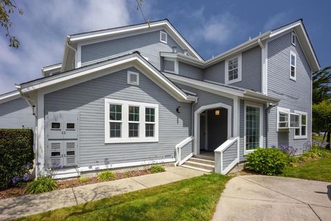 Photo of 12 Bayhill Place, Half Moon Bay, CA 94019 (MLS # ML82048506)