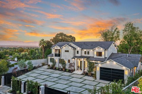 Photo of 5036 Shirley Avenue, Tarzana, CA 91356 (MLS # 25612081)