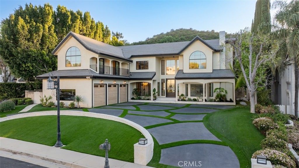 Photo of 4645 Westchester Dr, Woodland Hills, CA 91364 (MLS # SR26073982)