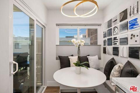 Tiny photo for 949 N Kings Road #302, West Hollywood, CA 90069 (MLS # 26645567)