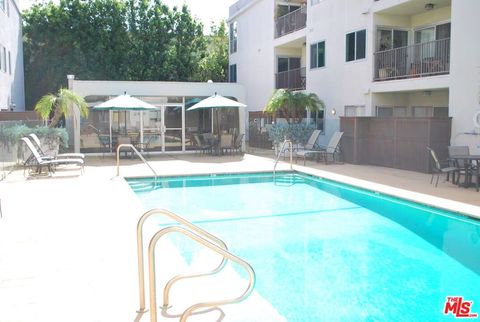 Tiny photo for 949 N Kings Road #302, West Hollywood, CA 90069 (MLS # 26645567)