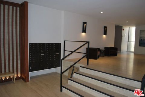 Tiny photo for 949 N Kings Road #302, West Hollywood, CA 90069 (MLS # 26645567)