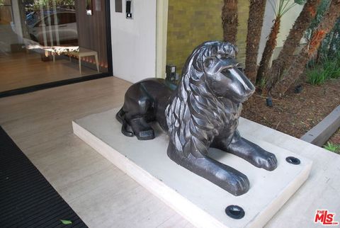 Tiny photo for 949 N Kings Road #302, West Hollywood, CA 90069 (MLS # 26645567)