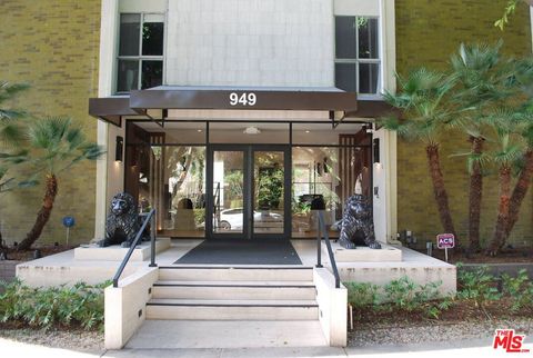 Tiny photo for 949 N Kings Road #302, West Hollywood, CA 90069 (MLS # 26645567)