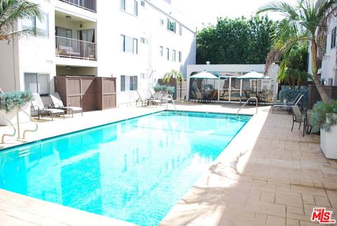 Tiny photo for 949 N Kings Road #302, West Hollywood, CA 90069 (MLS # 26645567)
