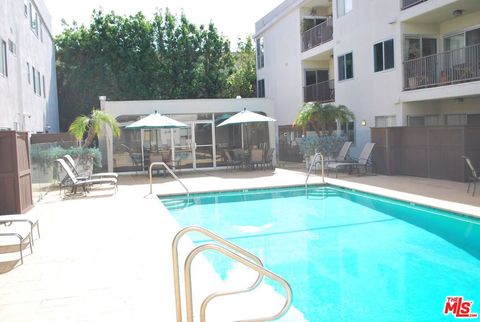 Tiny photo for 949 N Kings Road #302, West Hollywood, CA 90069 (MLS # 26645567)
