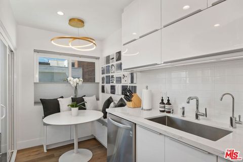 Tiny photo for 949 N Kings Road #302, West Hollywood, CA 90069 (MLS # 26645567)