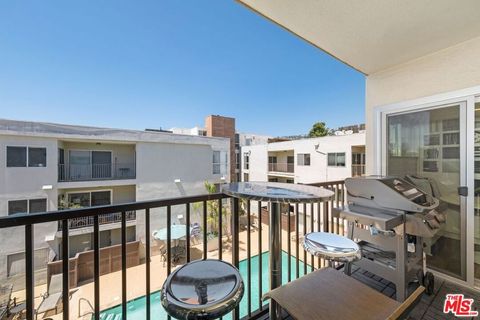 Tiny photo for 949 N Kings Road #302, West Hollywood, CA 90069 (MLS # 26645567)