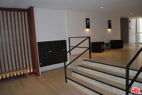 Tiny photo for 949 N Kings Road #302, West Hollywood, CA 90069 (MLS # 26645567)