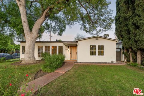 Photo of 5758 Tobias Avenue, Sherman Oaks, CA 91411 (MLS # 26714741)