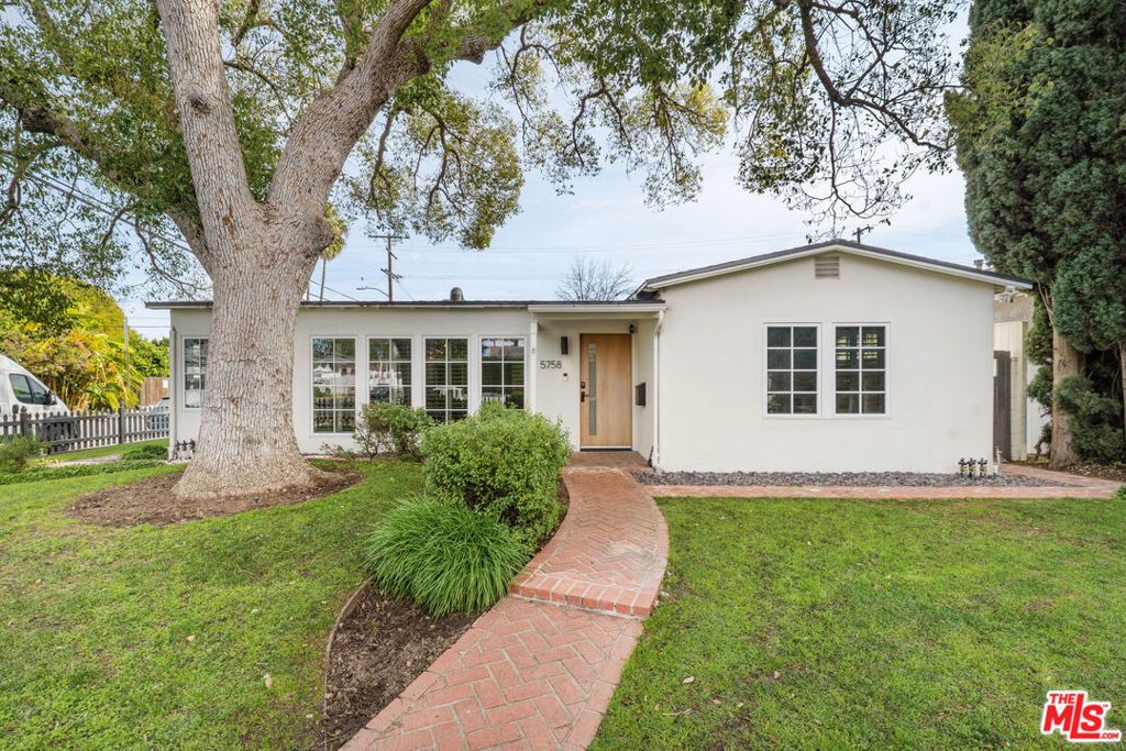 Photo of 5758 Tobias Avenue, Sherman Oaks, CA 91411 (MLS # 26714741)