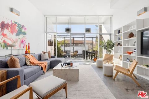 Photo of 803 Wilcox Avenue #4, Los Angeles, CA 90038 (MLS # 26655729)