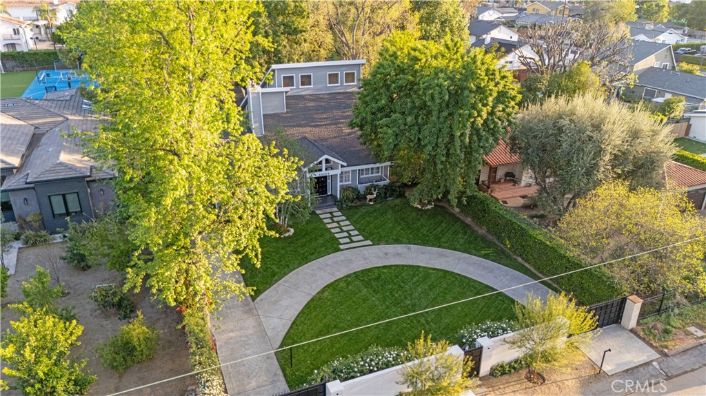 Properties 3 23134 Collins Street