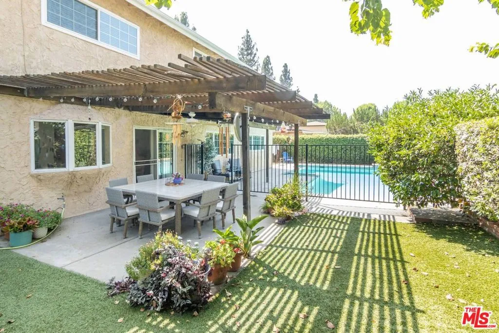 Northridge, California 91324, United States, 5 Bedrooms Bedrooms, ,3 BathroomsBathrooms,Residential,Active,229873