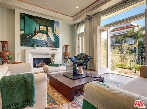 Photo of 129 Channel Pointe Mall, Marina Del Rey, CA 90292 (MLS # 26669129)